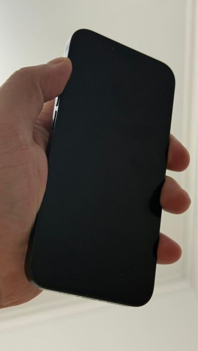 Продам Iphone 13