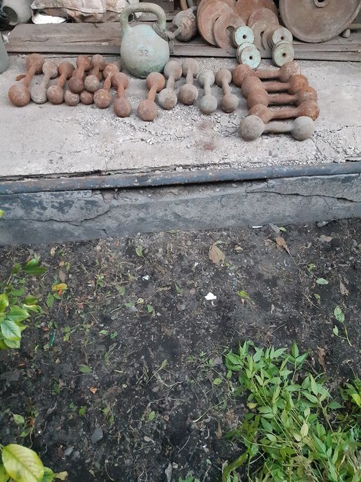 Продам  гантели  разные