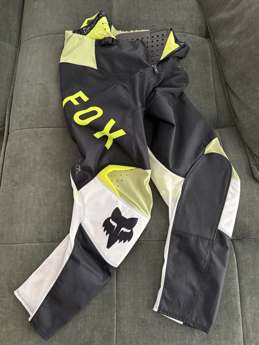 Pantaloni Fox marimea 32