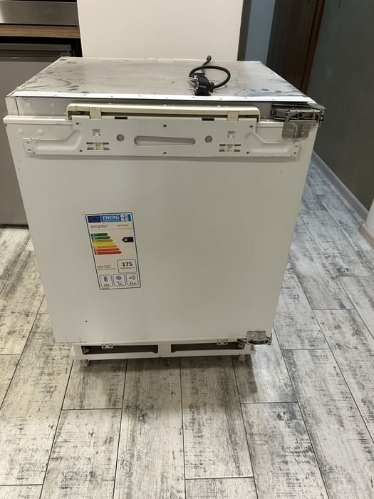 AEG хладилник за вграждане