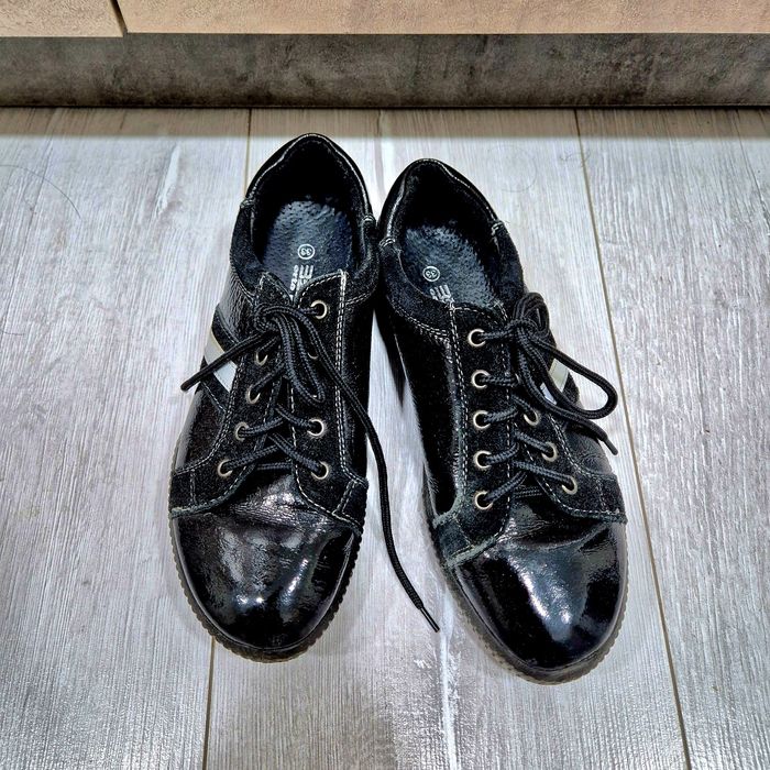 Продаю ботинки / вторая обувь р33
Кожаные. Вторая обувь .
32 размер.