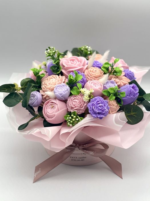 Aranjament floral din 100% ceara de soia