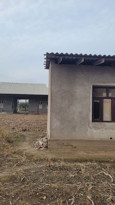 Уй Йер срочна сотилади