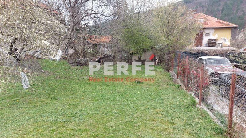 Продава се Къща в с. Панчарево, Област София-град - 635 кв.м за 851 €/кв.м - Снимка #1