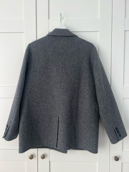 Продавам сако тип палто от вълна