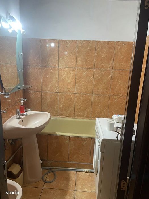 Apartament 3 camere, balcon, etaj 2, lift nou, zona F-uri, mobilat