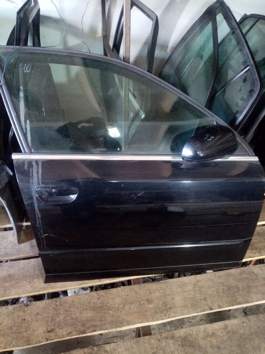Двери на Ауди А4В6 из Германии
