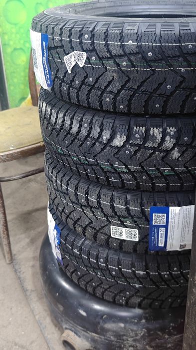 Продам комплект резины