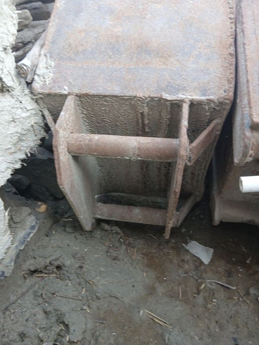 Mini ekskvator kovushi sotiladi