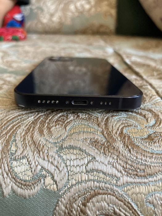 Iphone 12.