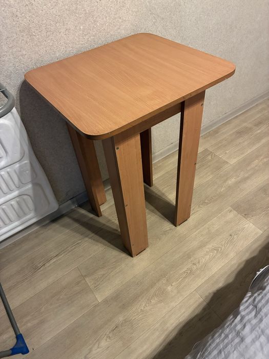 Продам маленький стол