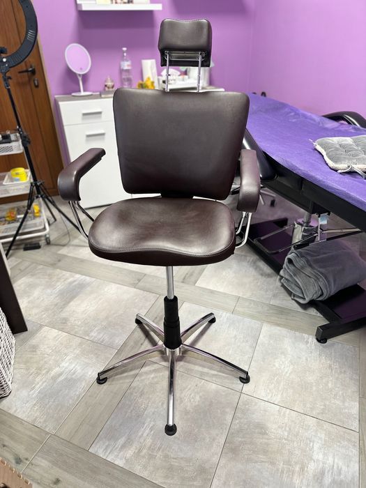 КОЗМЕТИЧЕН/гримьорски/ стол