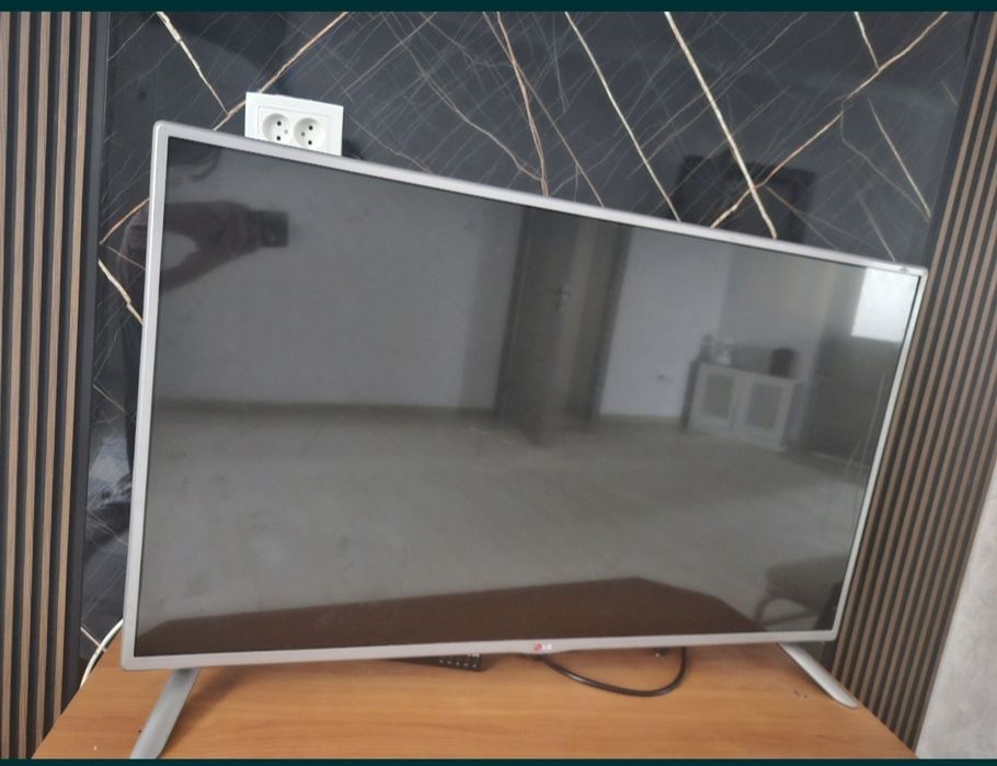 Телевизор 90см LG