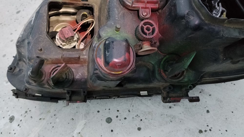 Far xenon stanga  e65