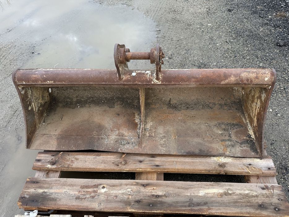 Senila miniexcavator si cupe!