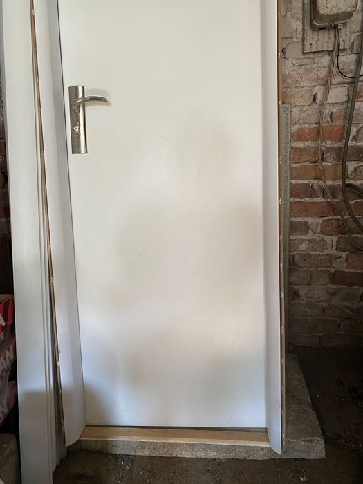 Продавам врата  200/66