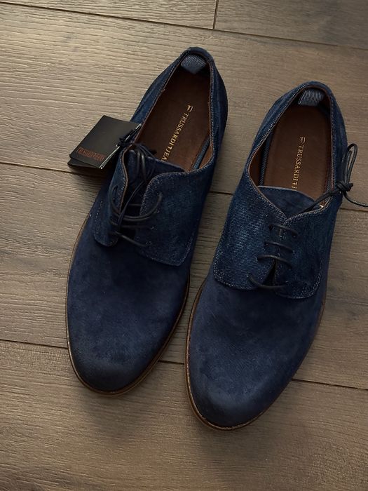 Нови оригинални  мъжки обувки от естествен велур Trussardi