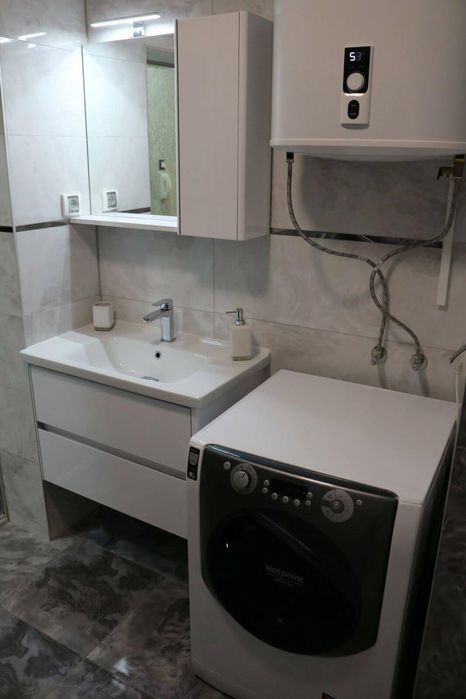 Тристаен апартамент, под наем, Център