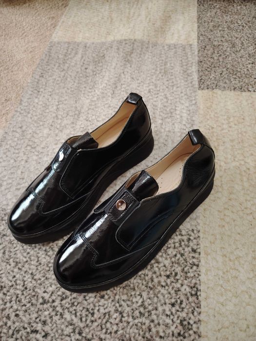 Продаю женскую обувь