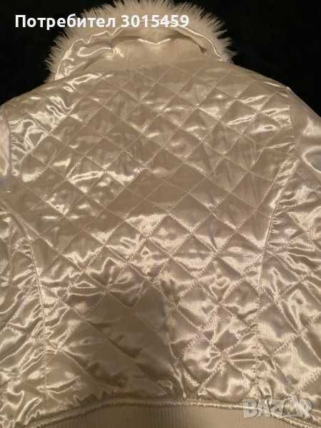 Бяло сатенено яке Tally Weijl с пухкава яка