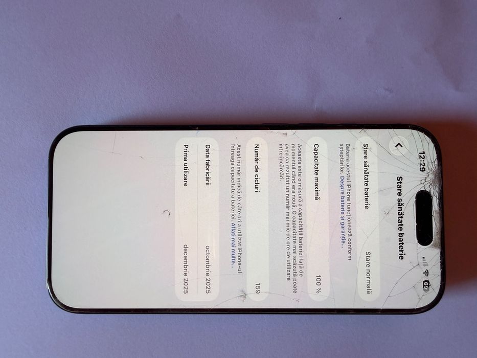 Vand iphone 17 pro cu sticla de la display sparta ( nu afecteaza functionalitatea)