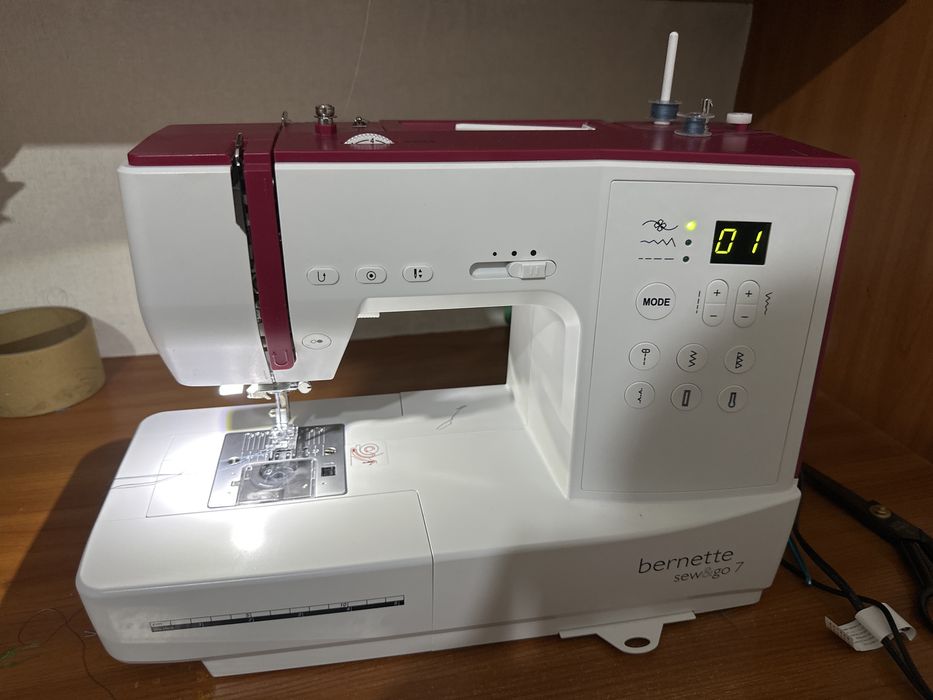Продается швейная машинка bernette sew&go 7