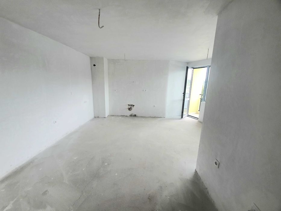 Продава се Тристаен апартамент в Велико Търново, Център - 91 кв.м за 1143 €/кв.м - Снимка #1