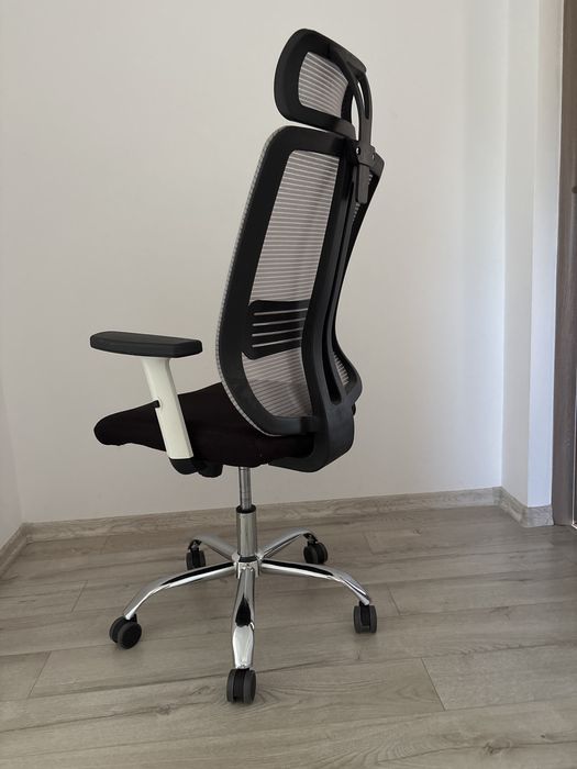 Scaun birou ergonomic cu cotiere reglabile pe inaltime