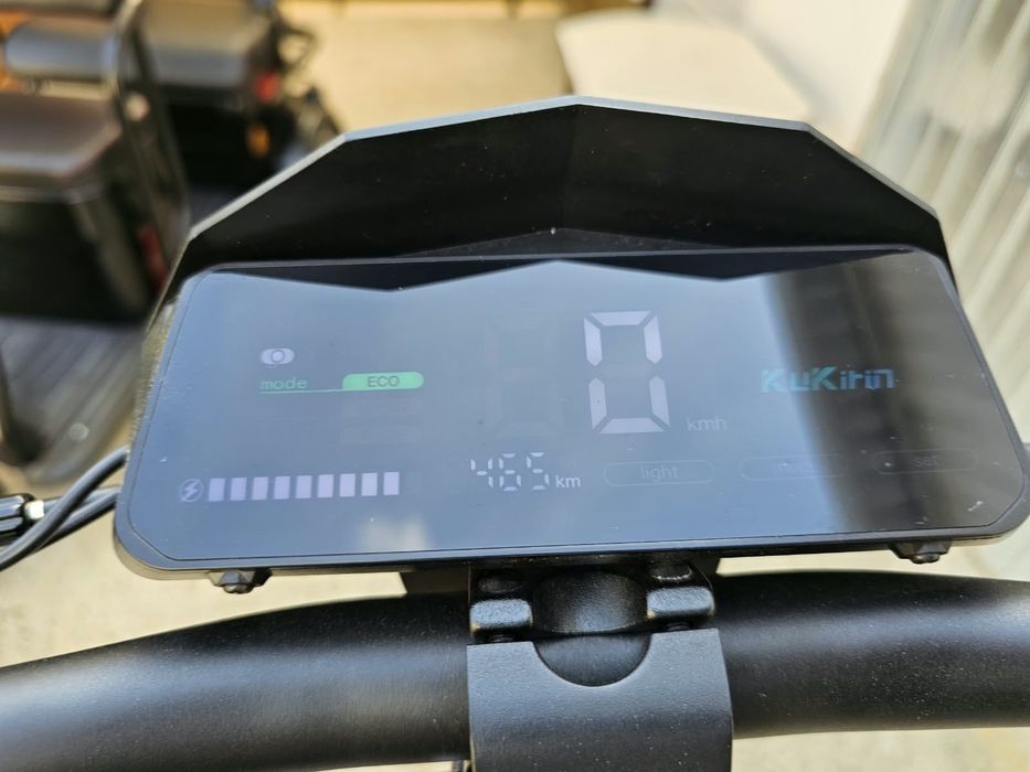 Vând trotinetă electrică KuKirin G2 – An fabr 2025, 465 km