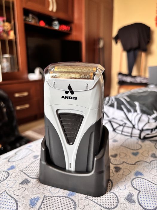Shaver profesional Andis ProFoil Shaver Plus – Stație + Cutie, ca nou