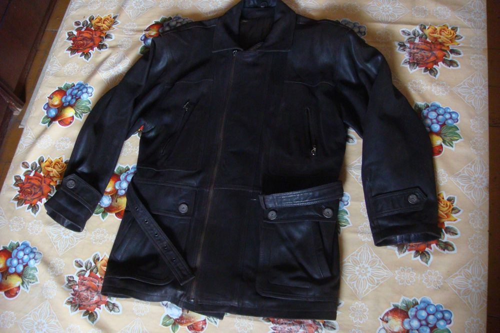 Valentino  ( куртка кожаная , 52 - 54 )