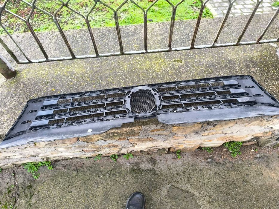 Предна решетка за passat b7