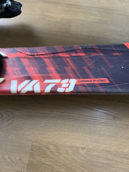 Set Schiuri Atomic 151cm si bețe 115 cm.