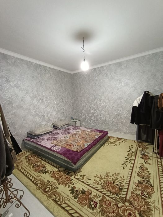 Hovli sotiladi 2.8 sotk 1 zal 3 ta spalniy 2 ta sanuzl 1 ta padvl