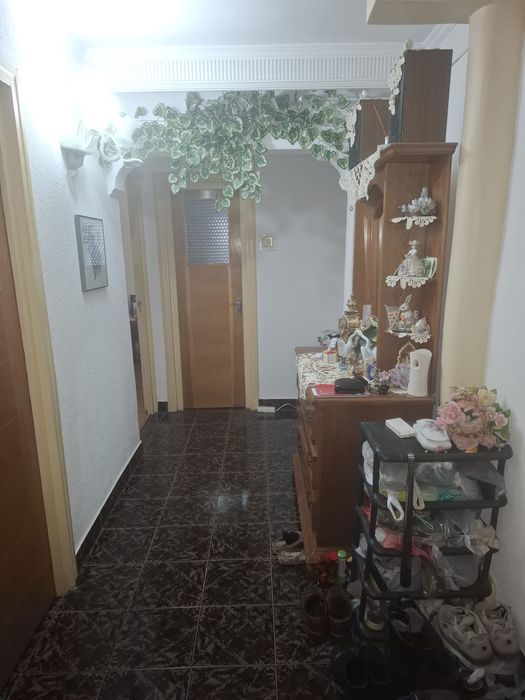Propietar vand apartament spatios 54 mp Prundu