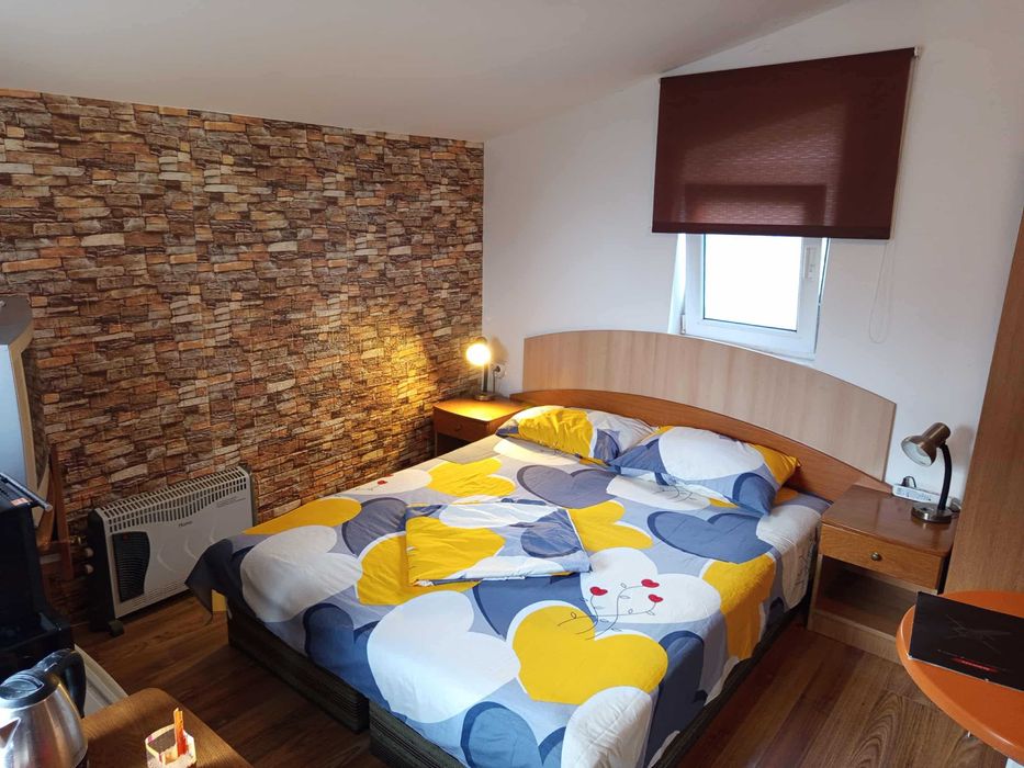 Дава се под наем Едностаен апартамент в Варна, Бриз - 25 кв.м за 300 € - Снимка #1