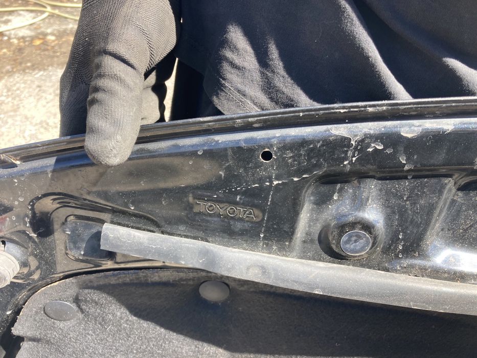 Предни капаци за Тойота Корола Версо 2004- 2008г