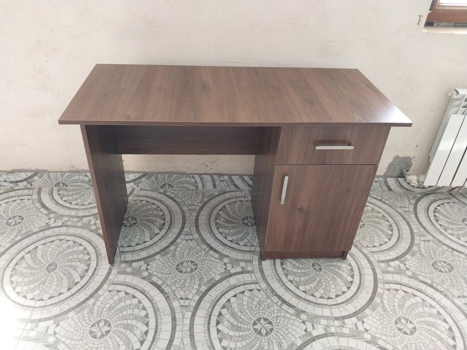 Стол писменный одно тумбовый