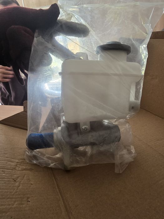 Главный тормазной цилиндр тундра 5.7 Tundra 5.7L