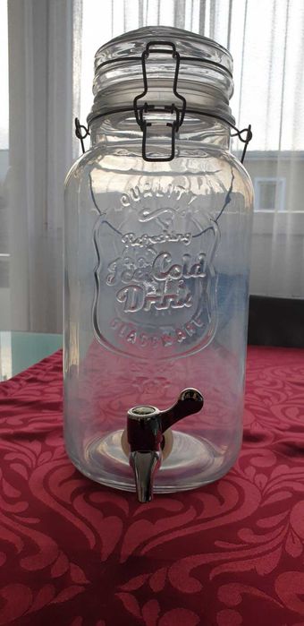 Универсален диспенсер