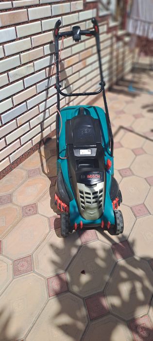 Газона косилка BOSCH продаётся