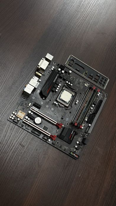 Продам мат от GIGABAYTE с процом