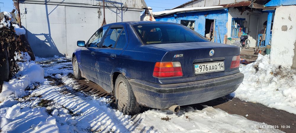 Продам BMW 320i седан