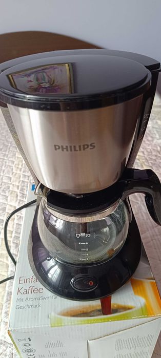 Продавам шварц кафемашина Philips Daily Collection HD7435/20