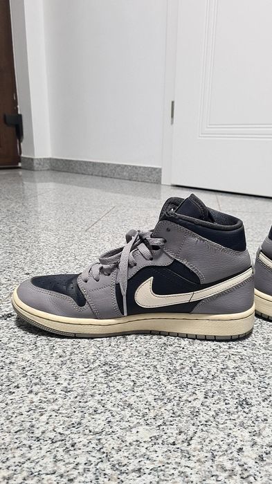 Jordan 1 mid femei