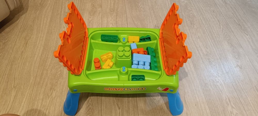 Детский стол для конструктора