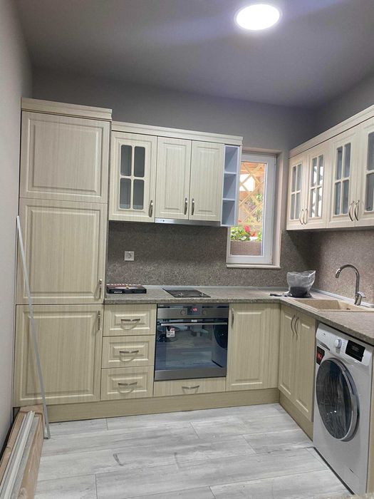 Луксозен! Тристаен апартамент, под наем, кв. ЖП Гара