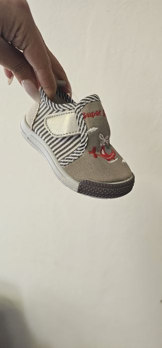 Детски обувки на Едро