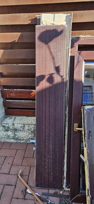 Vand tâmplărie PVC culoare mahon,feronerie Maco