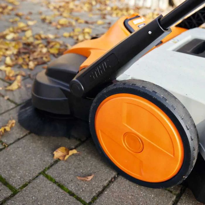 Mașină de măturat fără fir 36V Stihl KGA 770 Capacitate 3250 m²/h